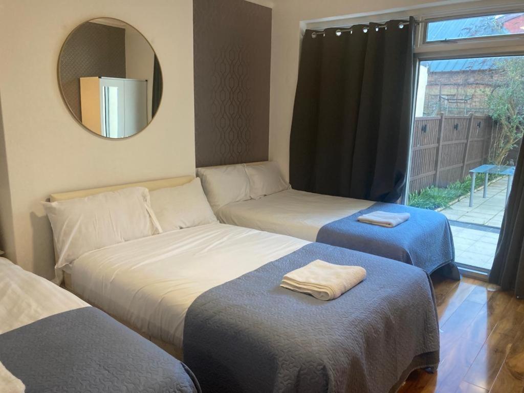 Twin Towerd Hotel London Bagian luar foto