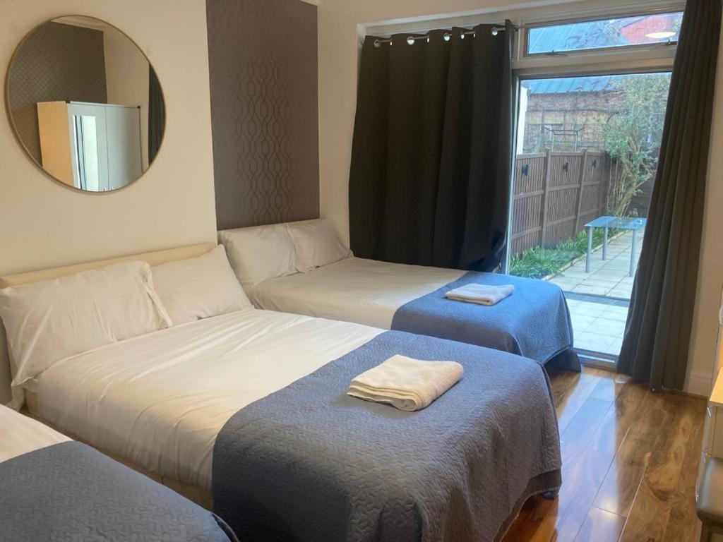 Twin Towerd Hotel London Bagian luar foto