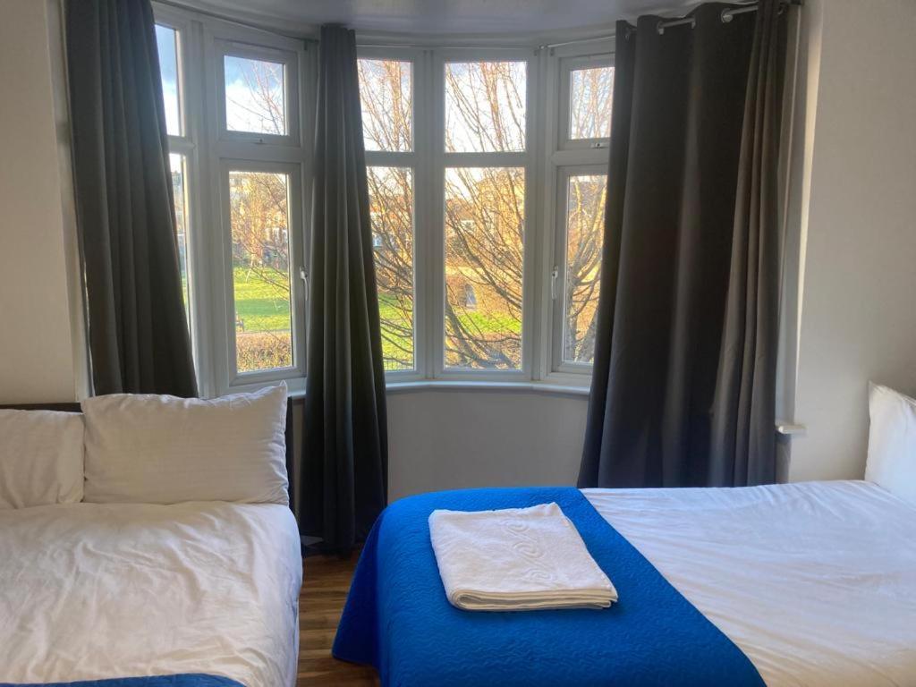 Twin Towerd Hotel London Bagian luar foto
